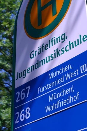 Haltestellenschild Gräfelfing, Jugendmusikschule